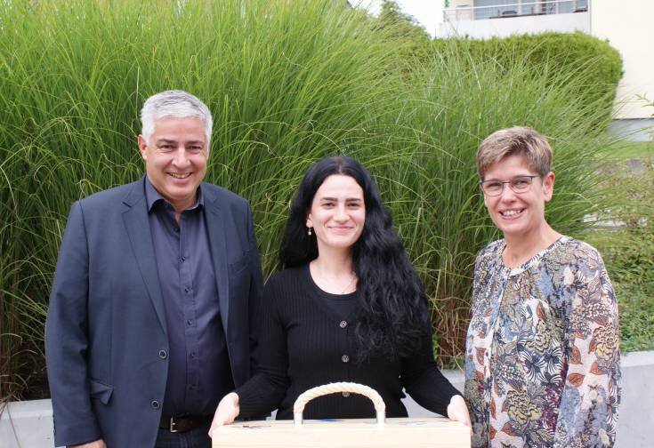 Laura Memaj avec Andreas Egli & formatrice professionnelle Brigitte Bachmann Laura Memaj avec Andreas Egli & formatrice professionnelle Brigitte Bachmann