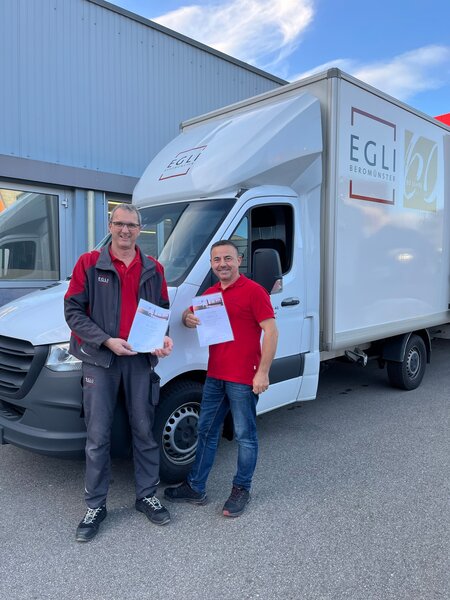 Unsere Chauffeure Werner Müller und Lek Nikollbibaj nach abgeschlossenem ECO-Drive Kurs Unsere Chauffeure Werner Müller und Lek Nikollbibaj nach abgeschlossenem ECO-Drive Kurs