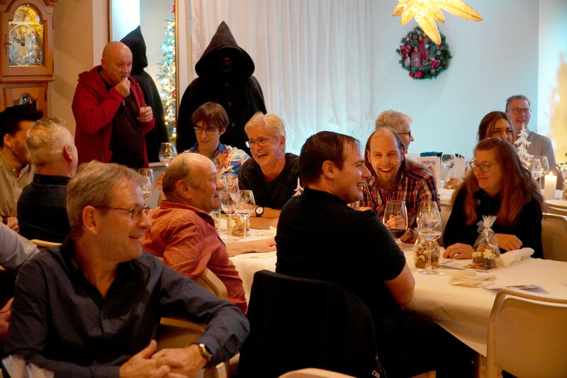 Heitere Stimmung im Festsaal Heitere Stimmung im Festsaal