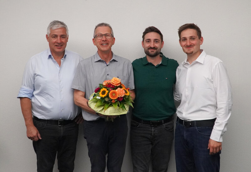 De gauche à droite : Andreas Egli, Stefan Burri, Janek et Michel Egli De gauche à droite : Andreas Egli, Stefan Burri, Janek et Michel Egli