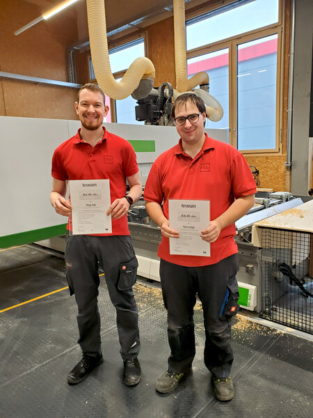 Philipp Stofer et Patrick Steiger avec leur certificat de cours
